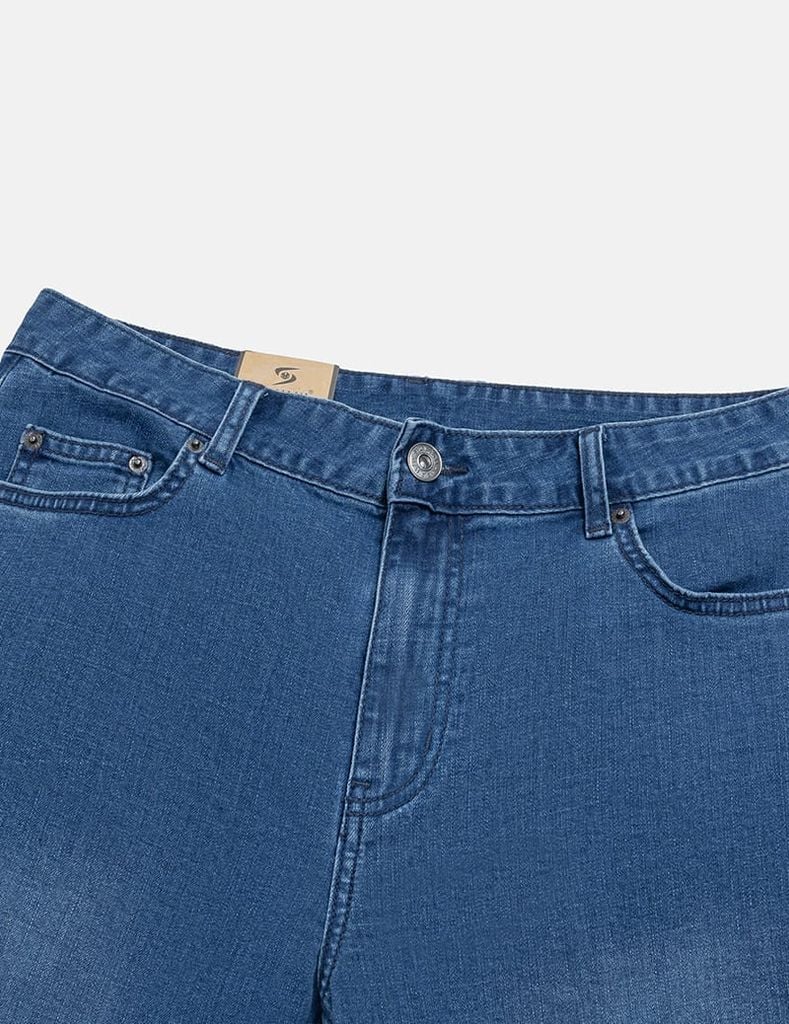 Quần short jean nam gắn mác kim loại túi sau