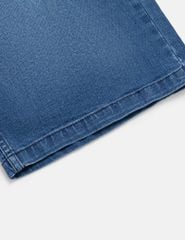 Quần short jean nam gắn mác kim loại túi sau