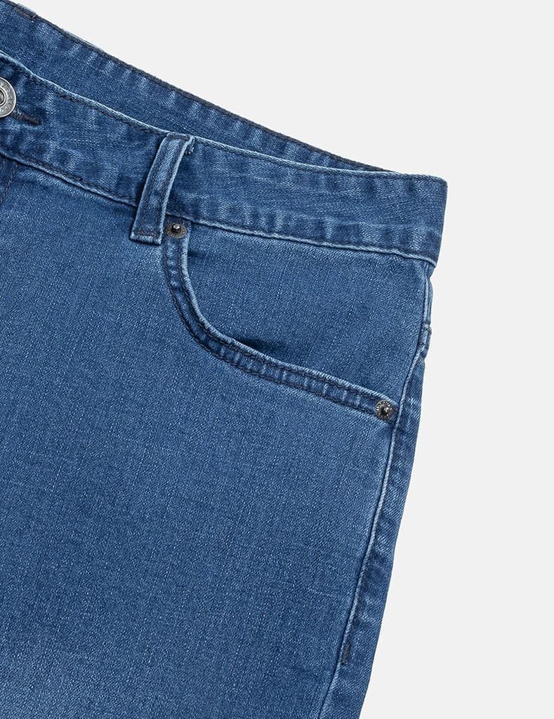 Quần short jean nam gắn mác kim loại túi sau