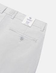 Quần short khaki nam cạp thường sườn cạp thêu chữ