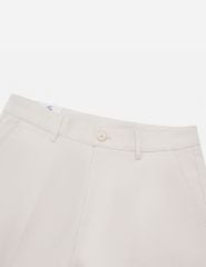 Quần short khaki nam túi chéo logo kim loại túi sau