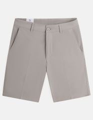 Quần short khaki nam túi chéo logo kim loại túi sau