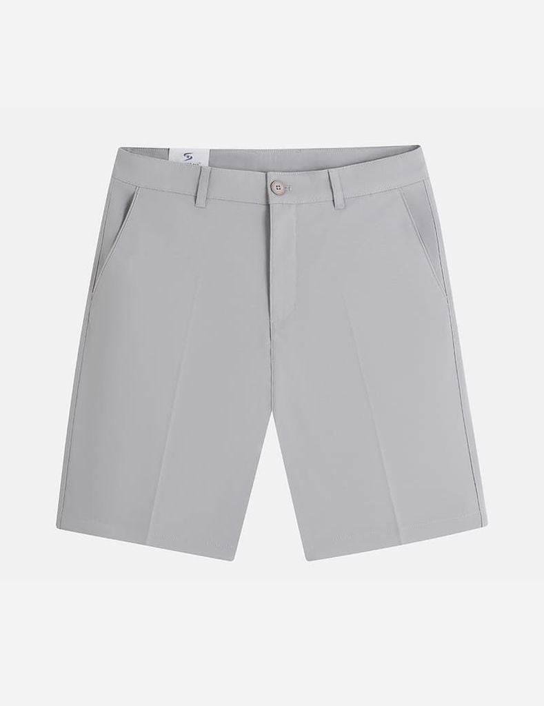 Quần short khaki nam túi chéo logo kim loại túi sau