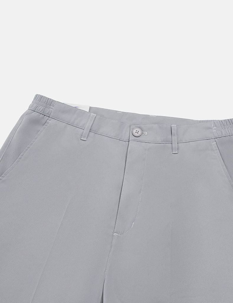 Quần short khaki nam cạp âu thêu logo túi sau