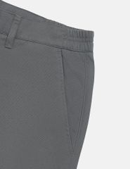 Quần short khaki nam cạp âu thêu logo túi sau