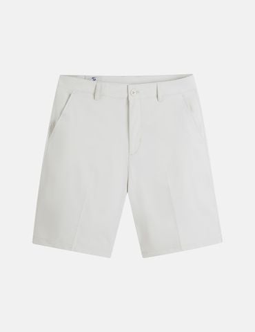 Quần short khaki nam mác da trang trí túi sau