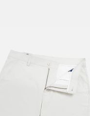 Quần short khaki nam mác da trang trí túi sau
