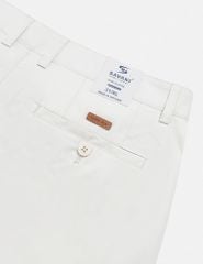 Quần short khaki nam mác da trang trí túi sau