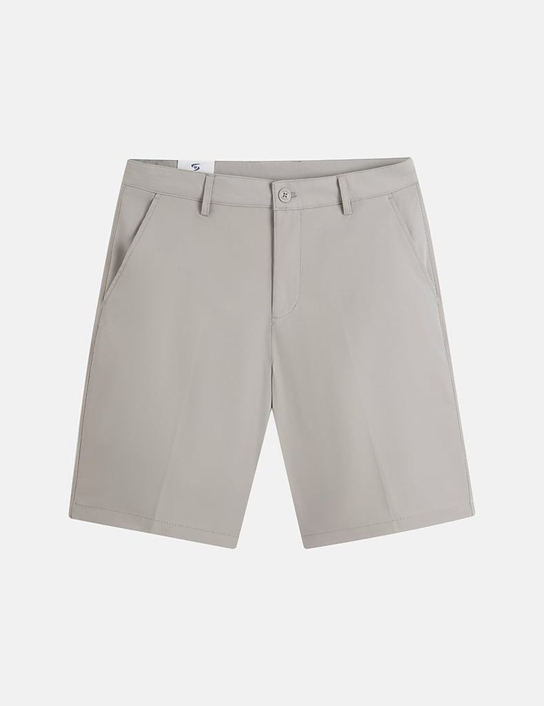 Quần short khaki nam mác da trang trí túi sau