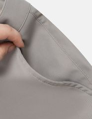 Quần short khaki nam mác da trang trí túi sau