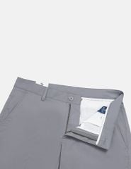 Quần short khaki nam mác da trang trí túi sau