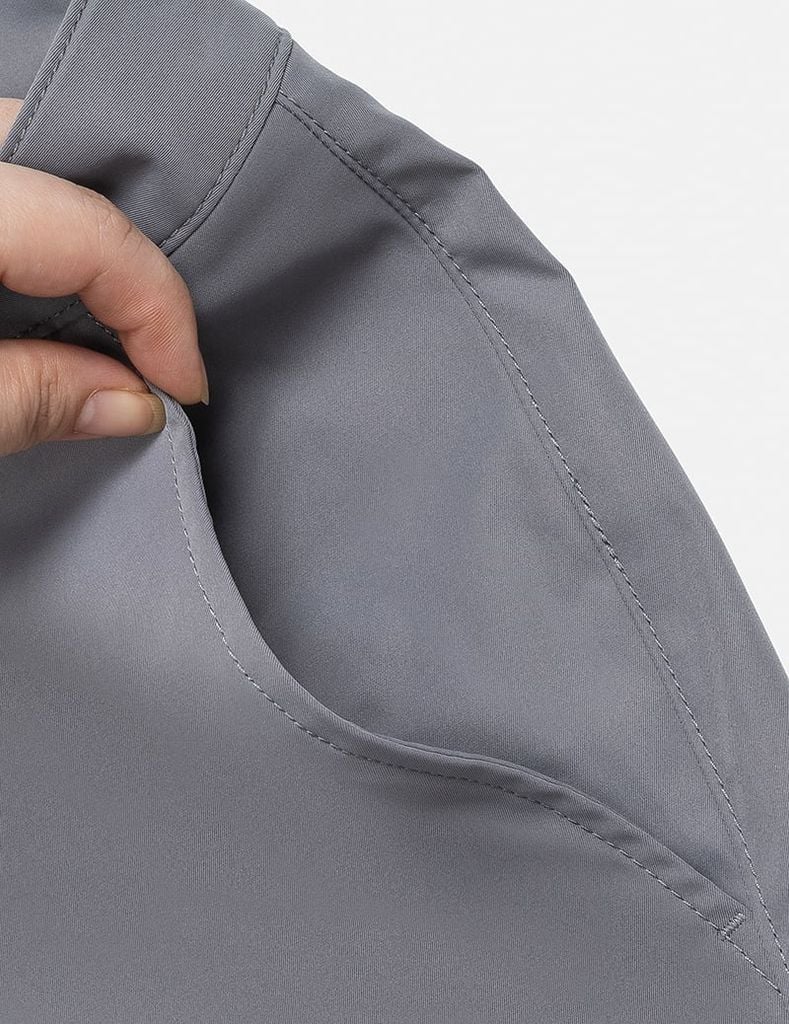 Quần short khaki nam mác da trang trí túi sau