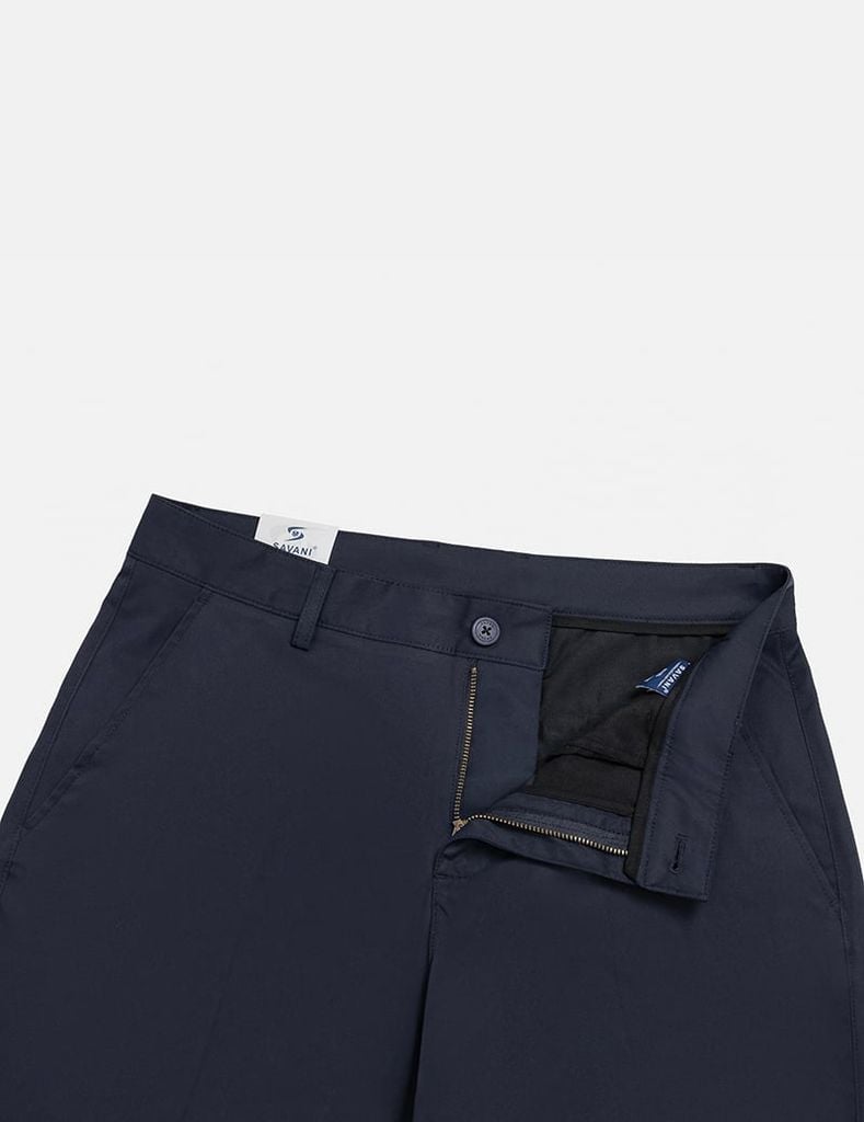 Quần short khaki nam mác da trang trí túi sau