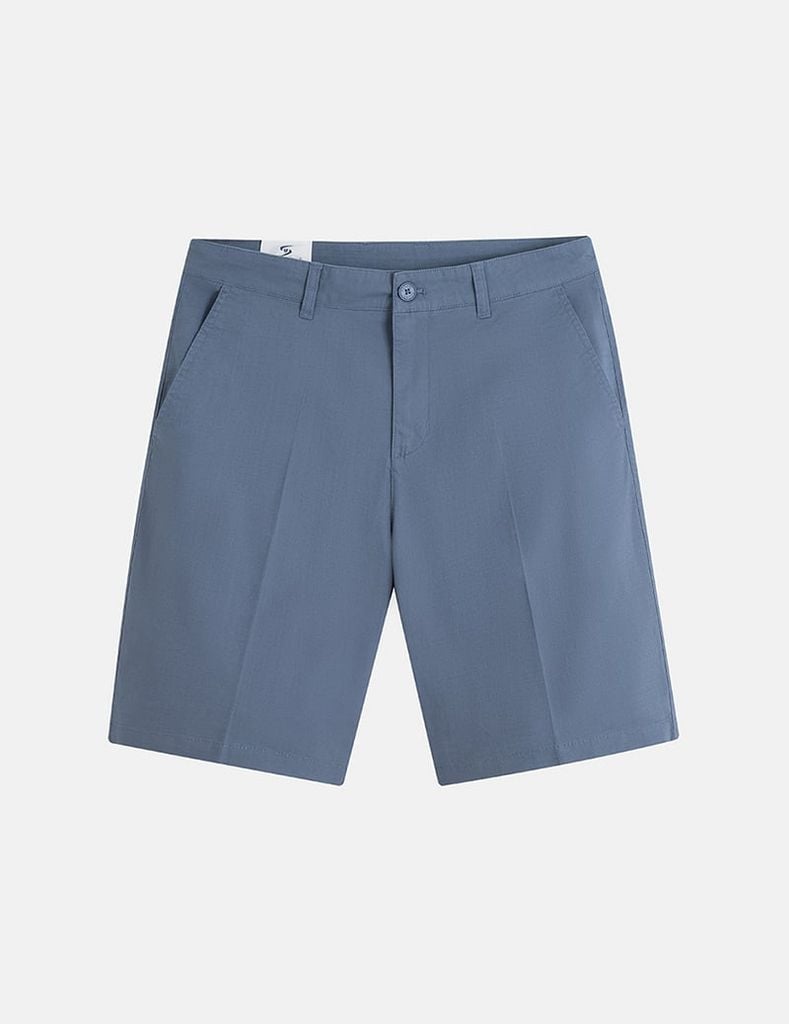 Quần short khaki nam trang trí mác da túi sau