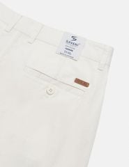 Quần short khaki nam trang trí mác da túi sau