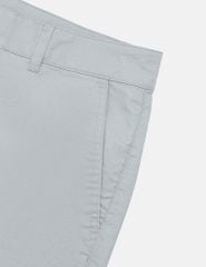 Quần short khaki nam trang trí mác da túi sau