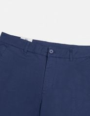 Quần short khaki nam trang trí mác da túi sau