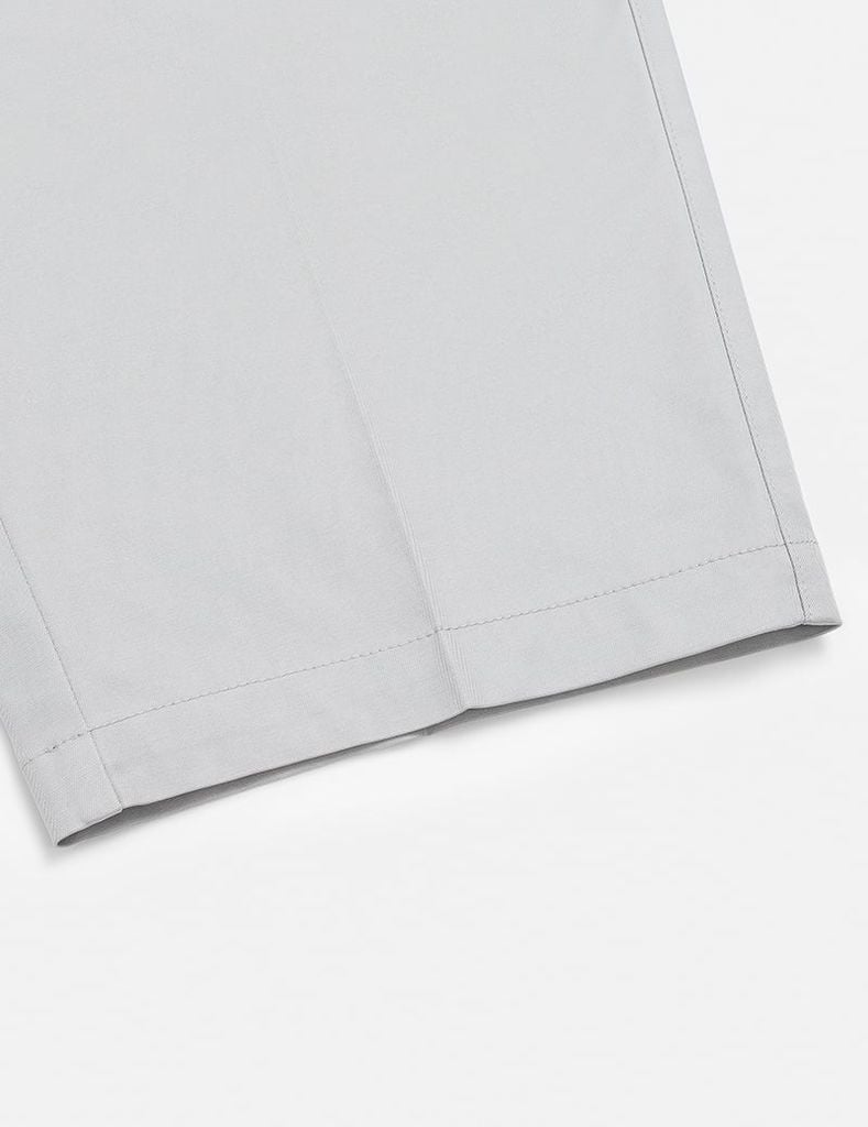 Quần short nam khaki phối thêu miệng túi
