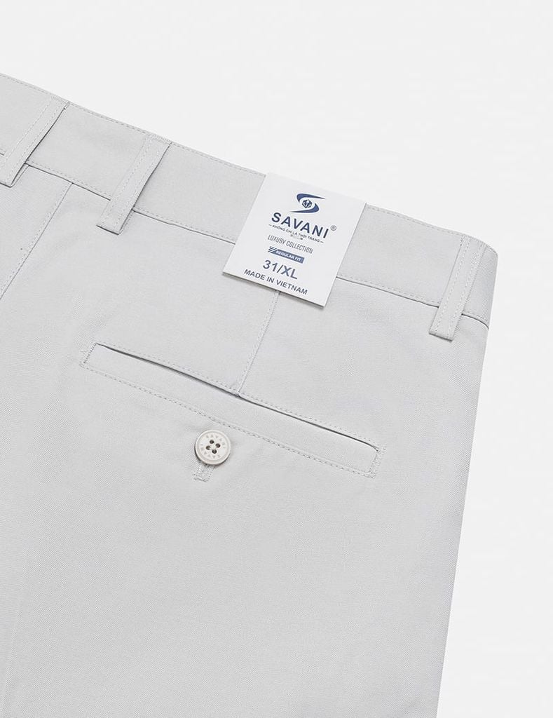 Quần short nam khaki phối thêu miệng túi
