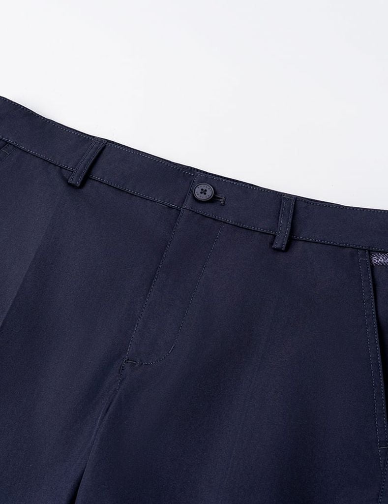 Quần short nam khaki phối thêu miệng túi