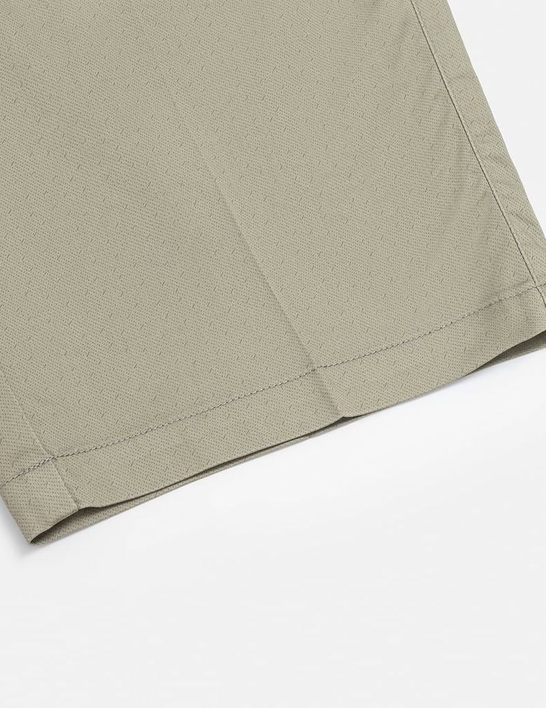Quần short khaki nam in tràn họa tiết chìm