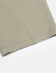 Quần short khaki nam in tràn họa tiết chìm