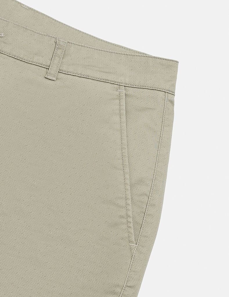 Quần short khaki nam in tràn họa tiết chìm