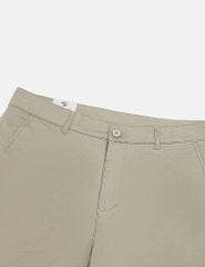 Quần short khaki nam in tràn họa tiết chìm