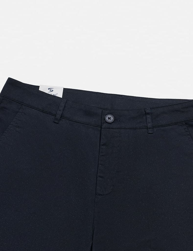 Quần short khaki nam in tràn họa tiết chìm