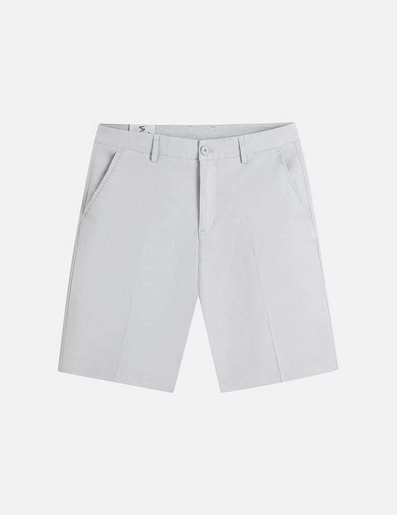 Quần short khaki nam túi chéo mác da trang trí túi sau