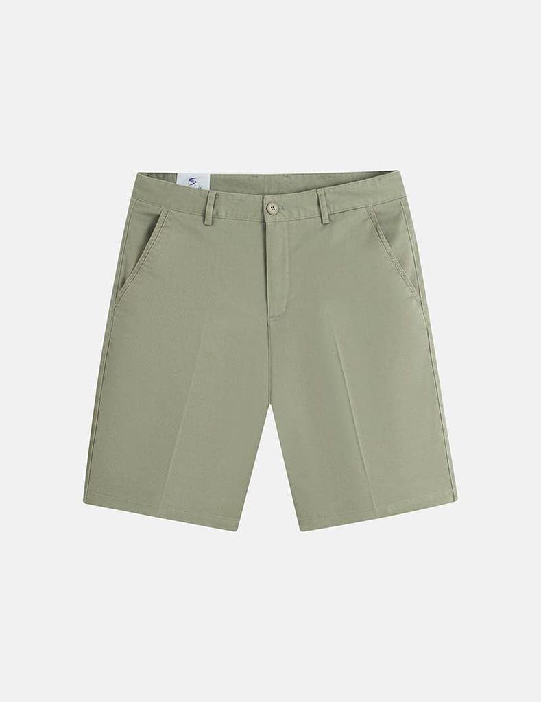 Quần short khaki nam túi chéo mác da trang trí túi sau