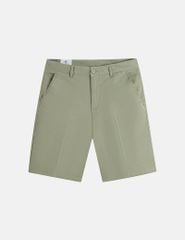 Quần short khaki nam túi chéo mác da trang trí túi sau