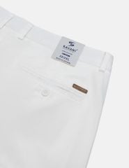 Quần short khaki nam túi chéo mác da trang trí túi sau