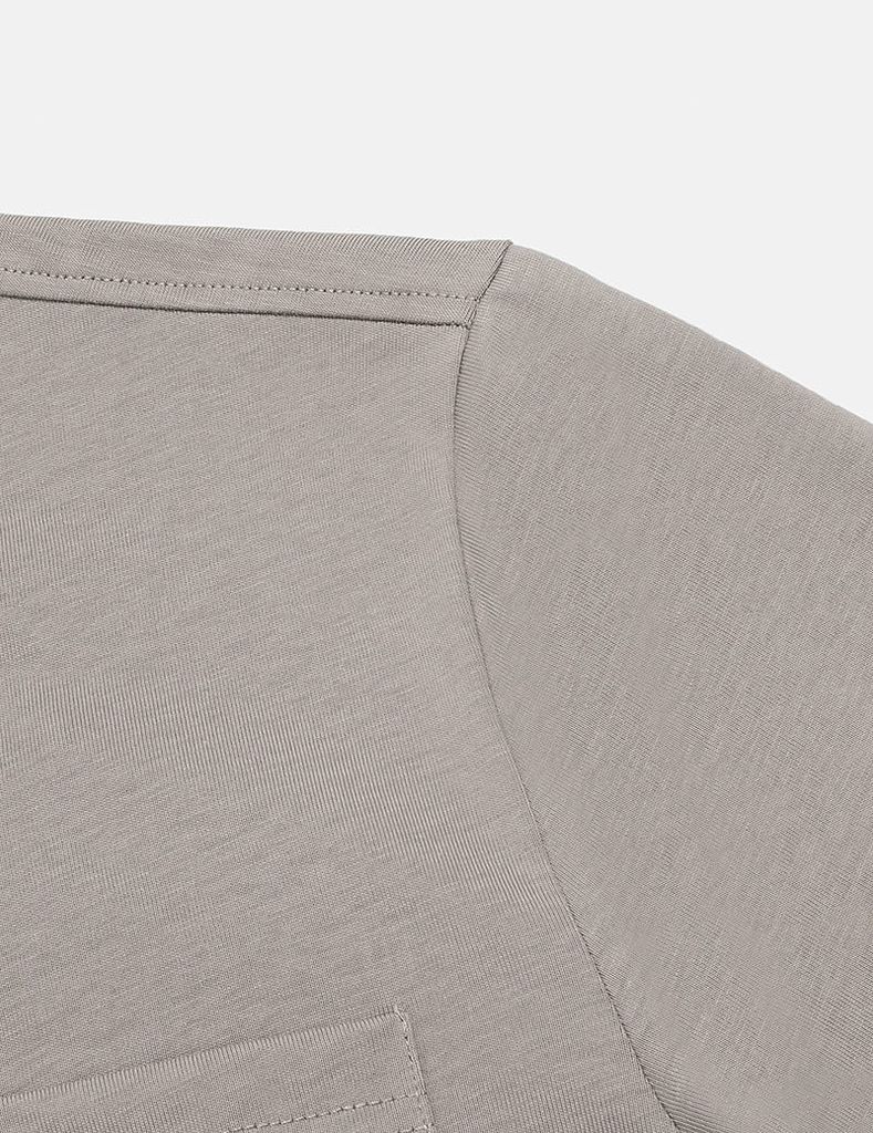 Áo thun ngắn tay cổ tròn nam in cao su túi ngực