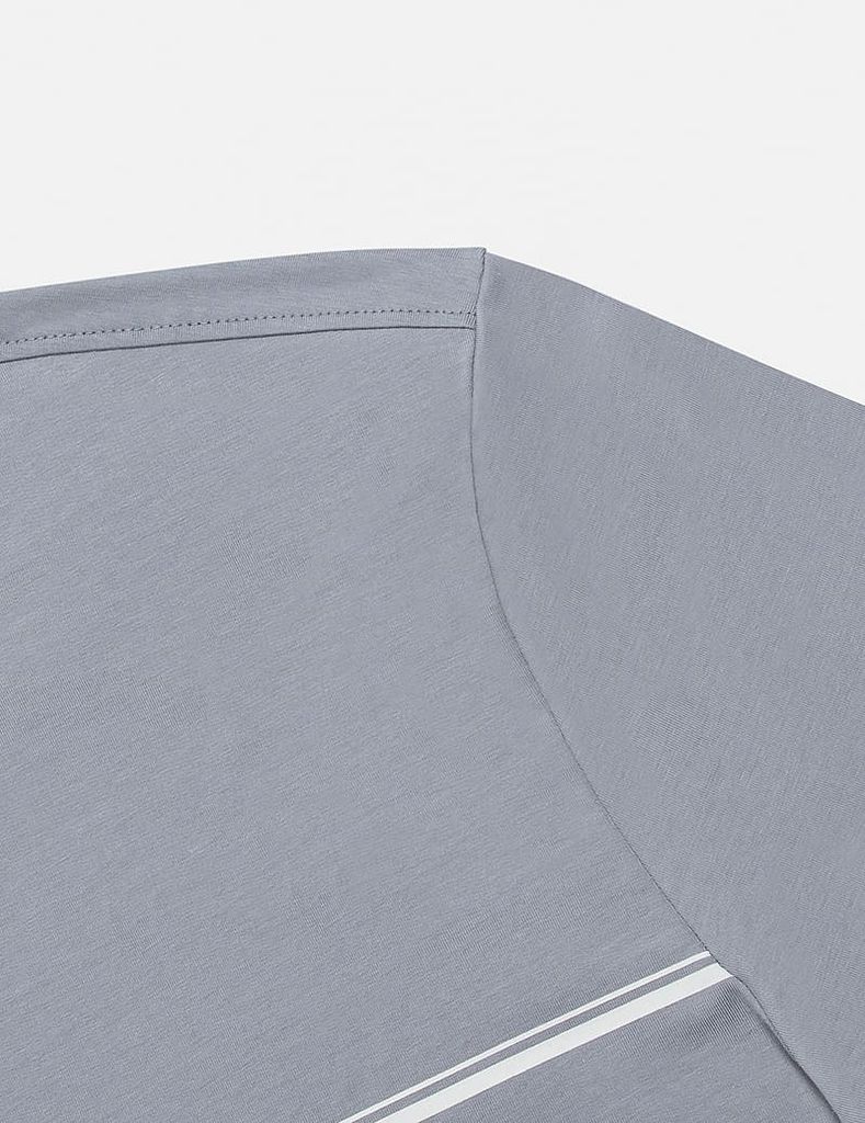 Áo t-shirt nam cổ bo vải rib in cao su giữa ngực