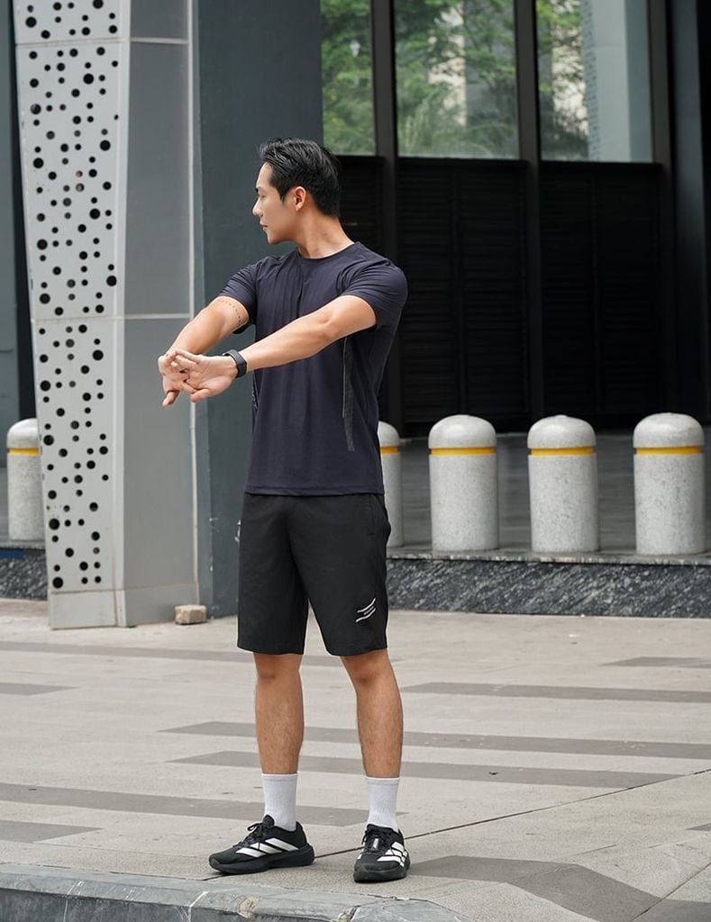 Áo thun ngắn tay cổ tròn in 2 bên sườn