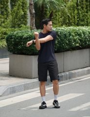 Áo thun ngắn tay cổ tròn in 2 bên sườn
