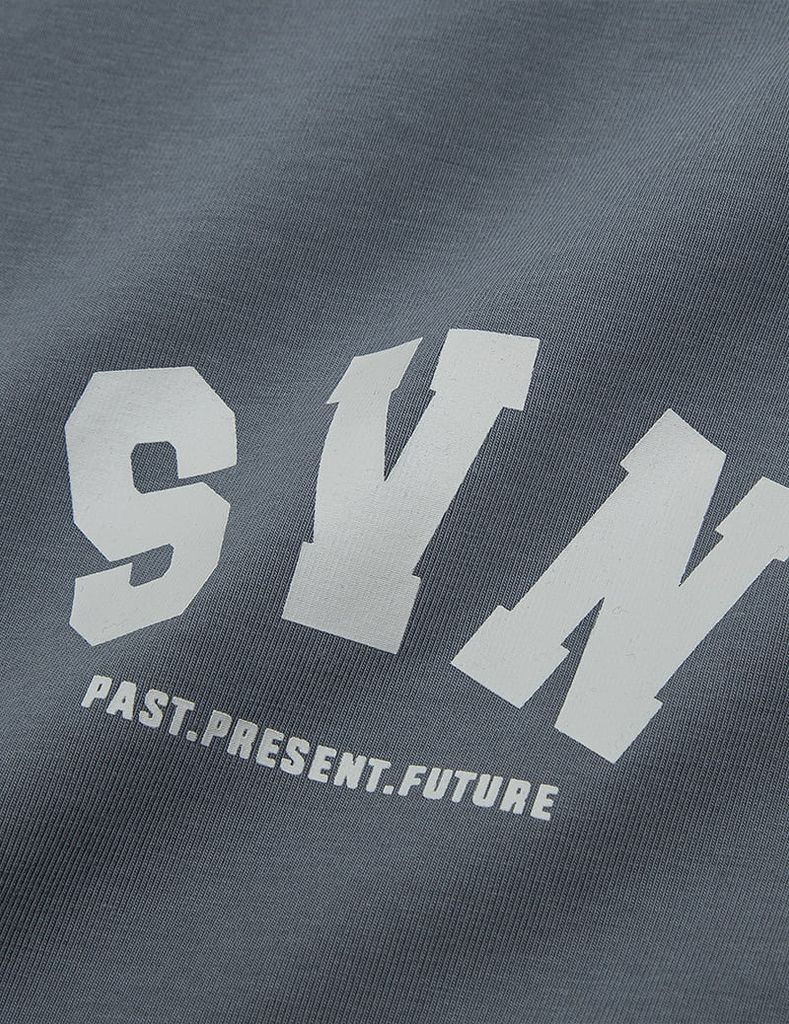 Áo sát nách nam cổ bo vải rib in cao su trước ngực