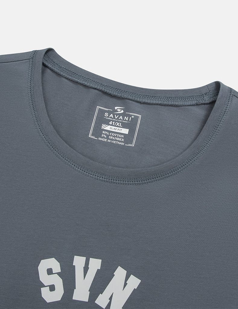 Áo sát nách nam cổ bo vải rib in cao su trước ngực