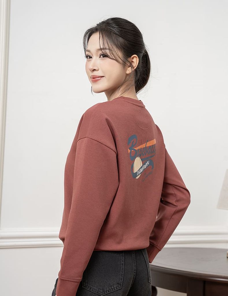 Áo nỉ cổ tròn nữ hình in trước ngực dáng suông rộng