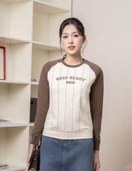 Áo nỉ cổ tròn nữ phối hình in giữa ngực