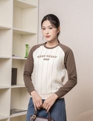 Áo nỉ cổ tròn nữ phối hình in giữa ngực