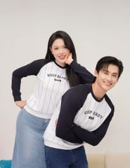 Áo nỉ cổ tròn nữ phối hình in giữa ngực