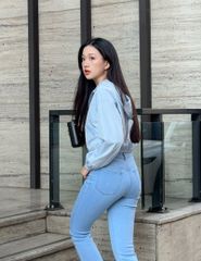 Áo gió nữ có mũ hình in trước ngực