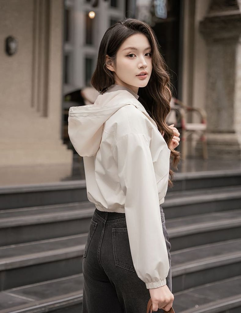 Áo gió nữ có mũ hình in trước ngực