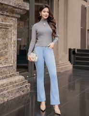 Áo len nữ cổ cao khoét chân cổ đính cúc