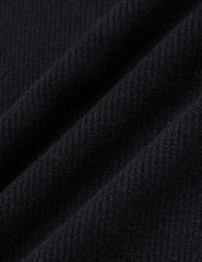 Áo len nữ cổ cao khoét chân cổ đính cúc