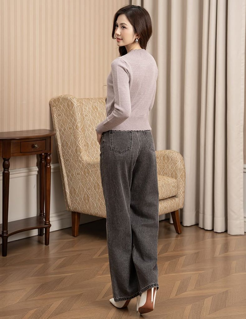 Áo len nữ cổ tròn khuy nơ kim loại