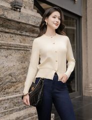 Áo len nữ cổ tròn khuy nơ kim loại