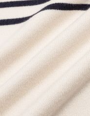 Áo len cổ tròn nữ dệt họa tiết ngang ngực